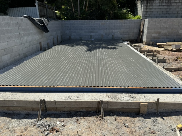 Corrugated hard platform spanning a pool void